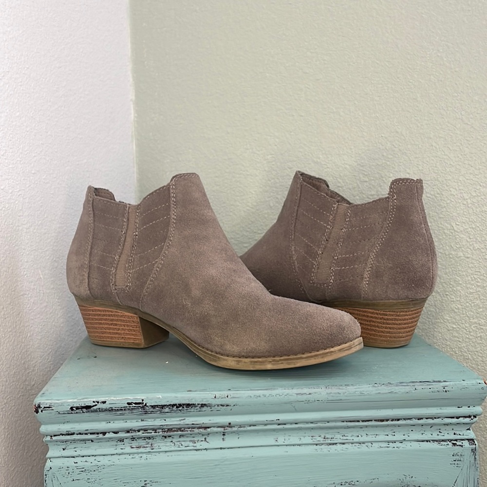 Sketchers Suede Leather Booties